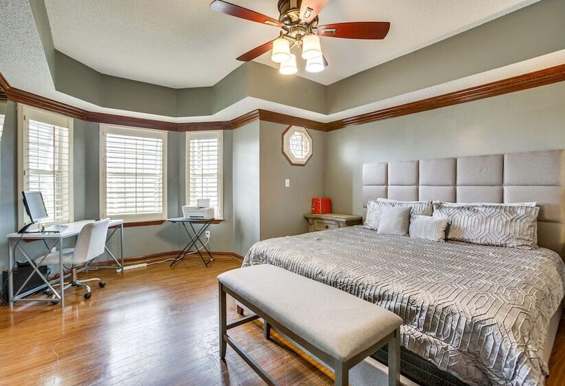 Spacious New Orleans Retreat W/ Wet Bar + Yard!