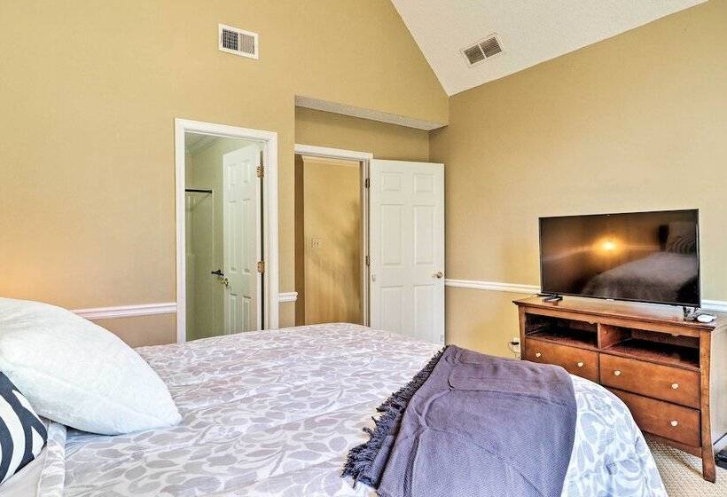 Spacious Stockbridge Manor: Pool Table, 2 Kitchens