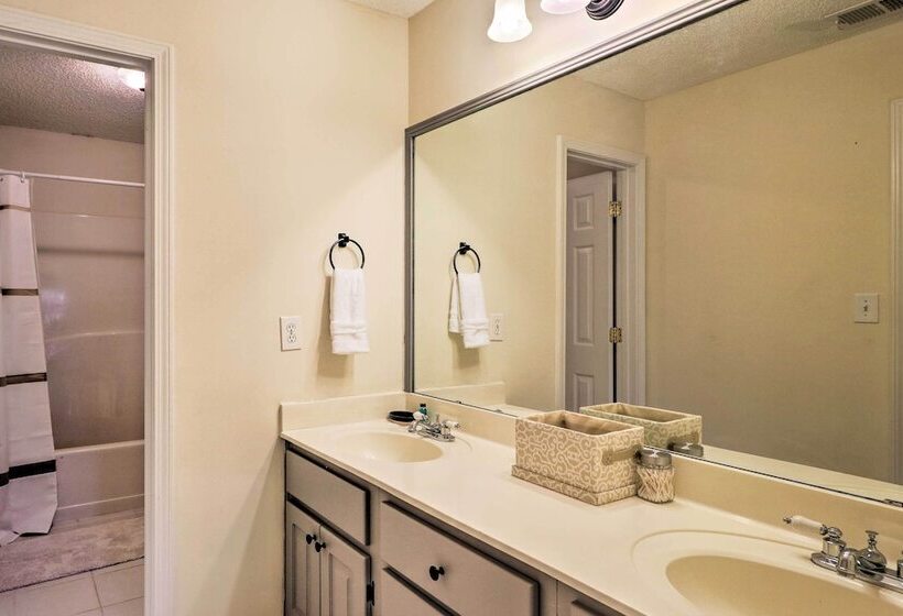 Spacious Stockbridge Manor: Pool Table, 2 Kitchens