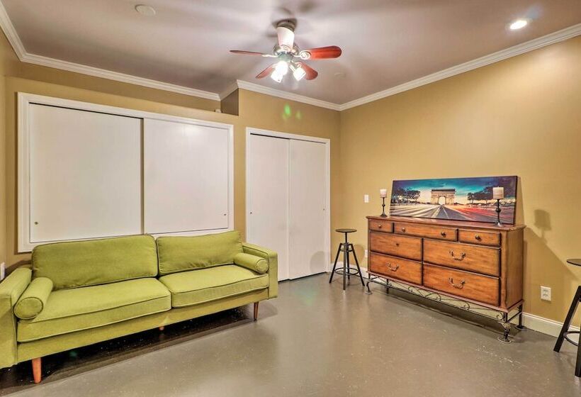 Spacious Stockbridge Manor: Pool Table, 2 Kitchens