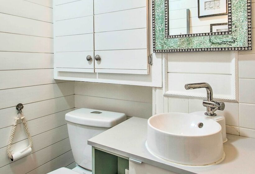 St Simons Cottage W/ Grill ~ 2 Mi To Beach!