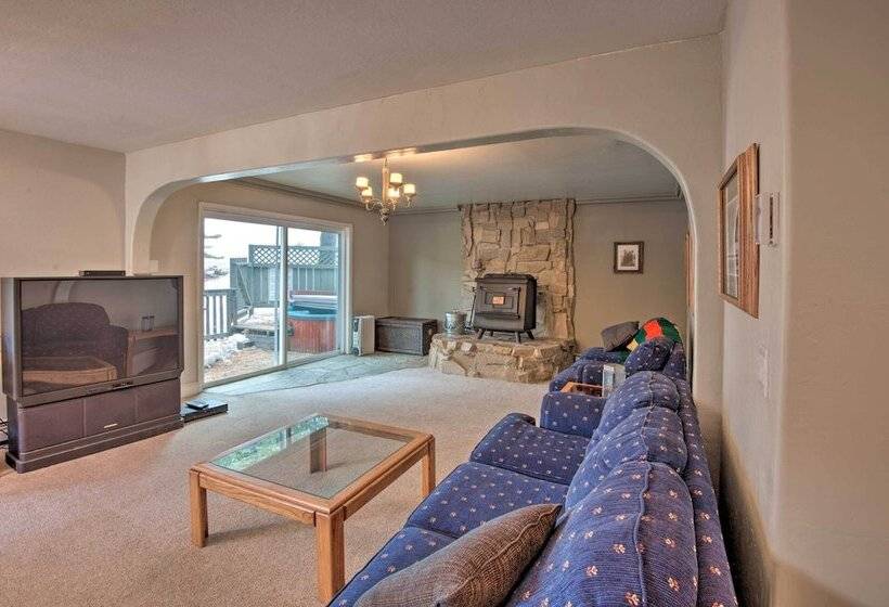 Stateline Ski House: Walk To Boulder Lift!