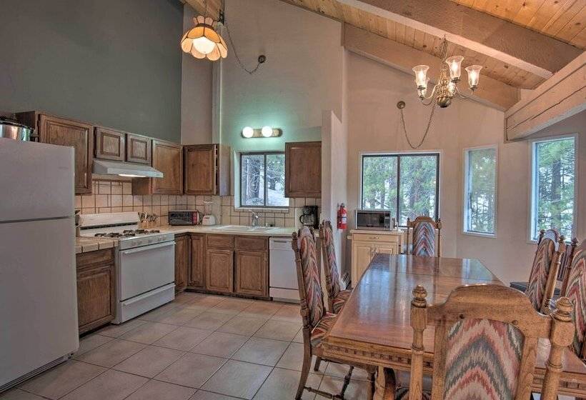 Stateline Ski House: Walk To Boulder Lift!