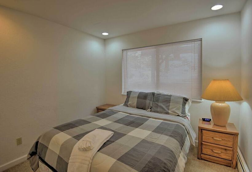 Stateline Ski House: Walk To Boulder Lift!