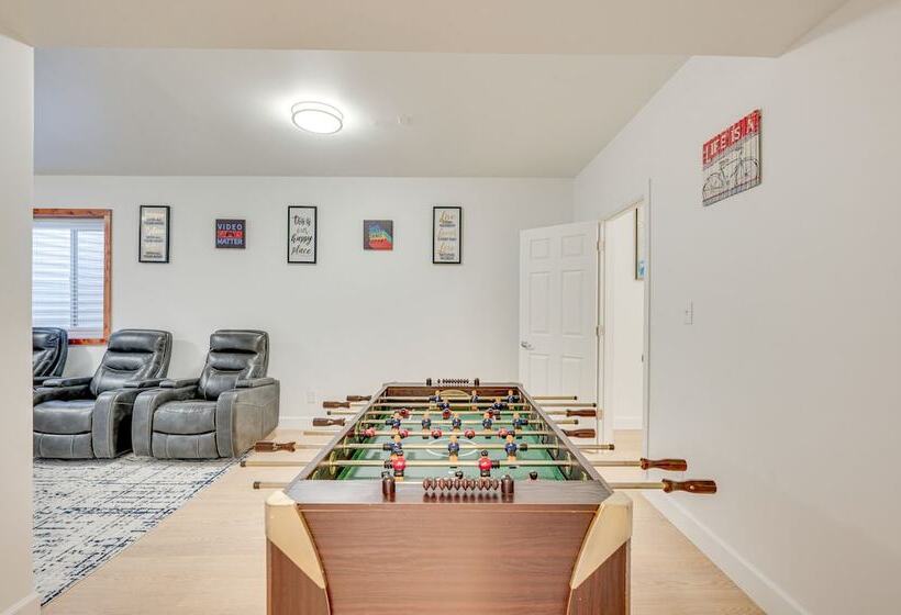 Stunning Commerce City Home W/ Spacious Backyard