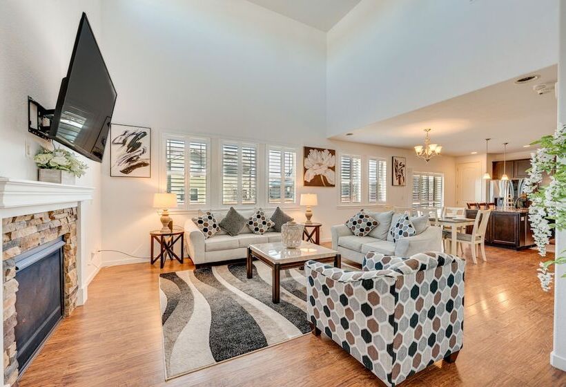 Stunning Commerce City Home W/ Spacious Backyard