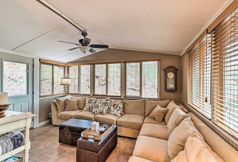 Stunning Ellijay Cabin W/ Community Amenities