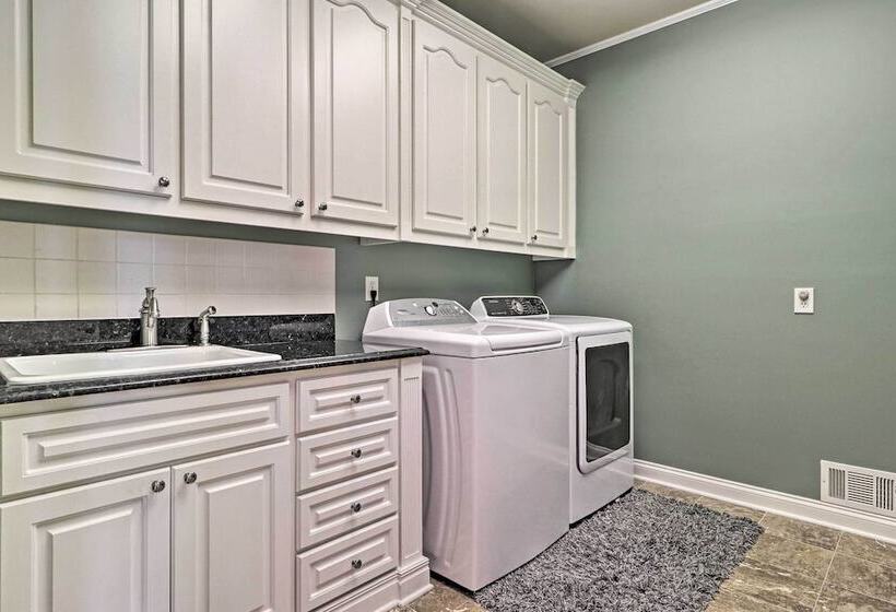 Stunning Duluth Family House W/ Fireplace & Patio!