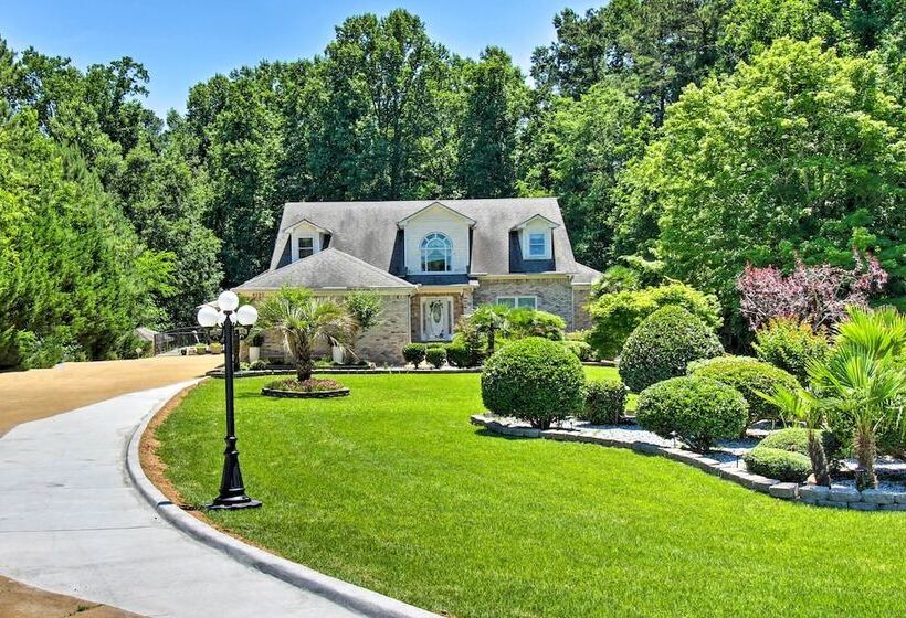 Stunning Duluth Family House W/ Fireplace & Patio!