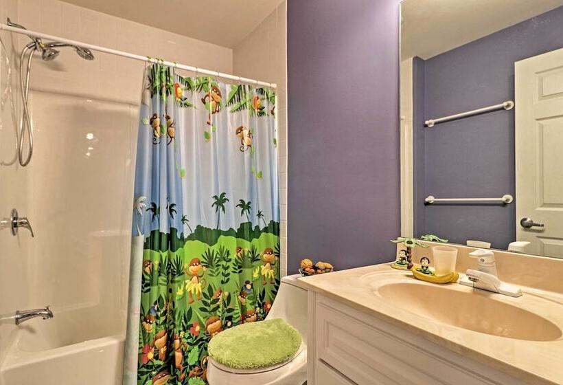 Stunning Duluth Family House W/ Fireplace & Patio!