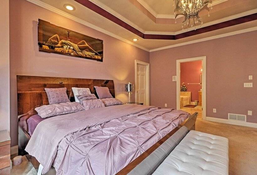 Stunning Duluth Family House W/ Fireplace & Patio!