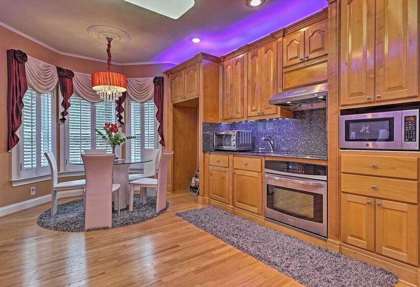 Stunning Duluth Family House W/ Fireplace & Patio!