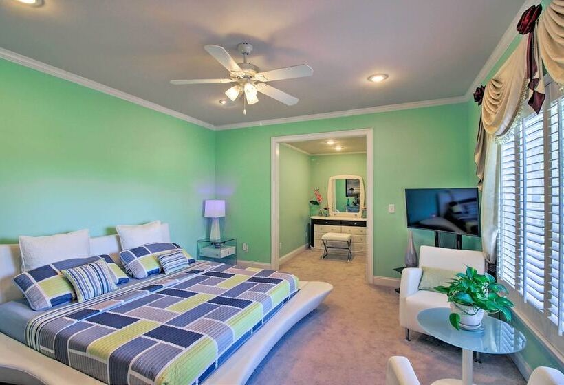 Stunning Duluth Family House W/ Fireplace & Patio!