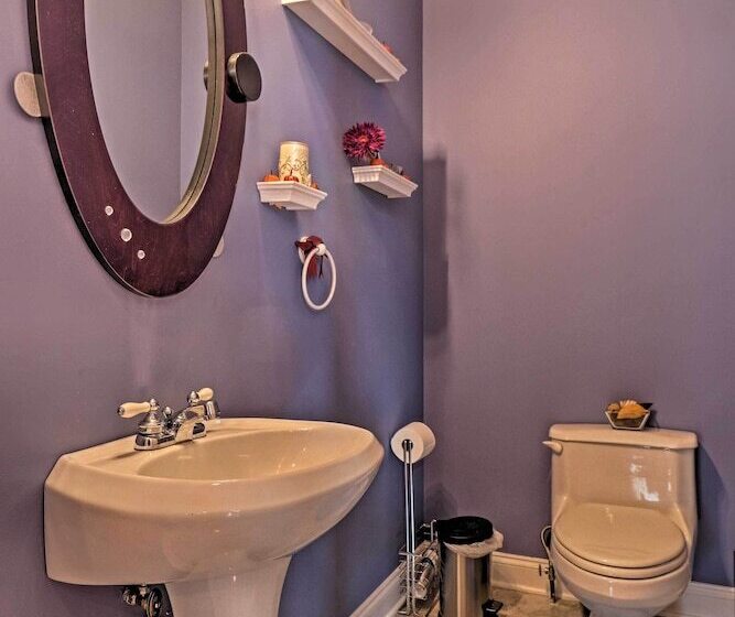 Stunning Duluth Family House W/ Fireplace & Patio!