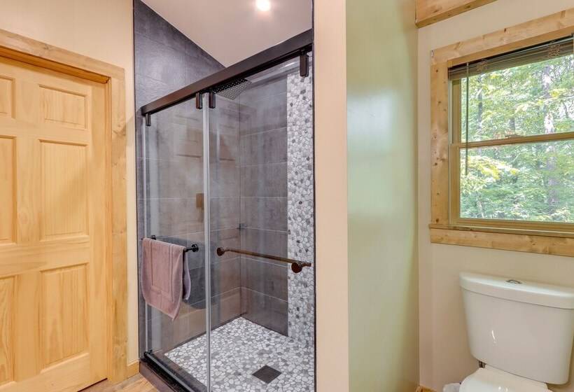 Pet Friendly Cabin W/ Hot Tub In Mineral Bluff!