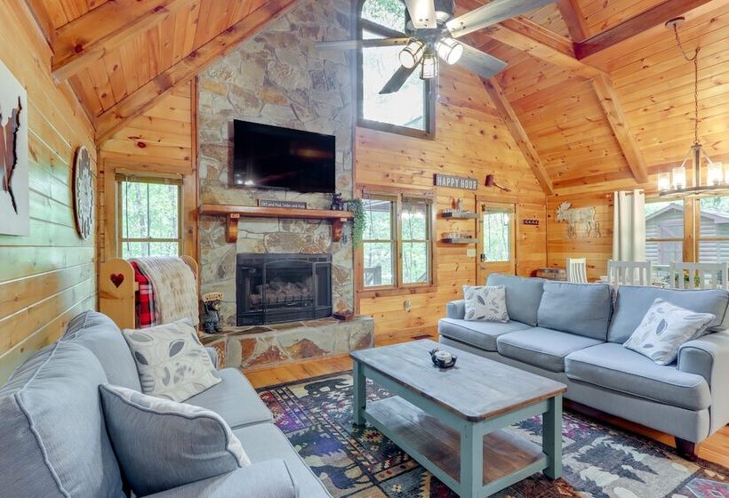 Pet Friendly Cabin W/ Hot Tub In Mineral Bluff!