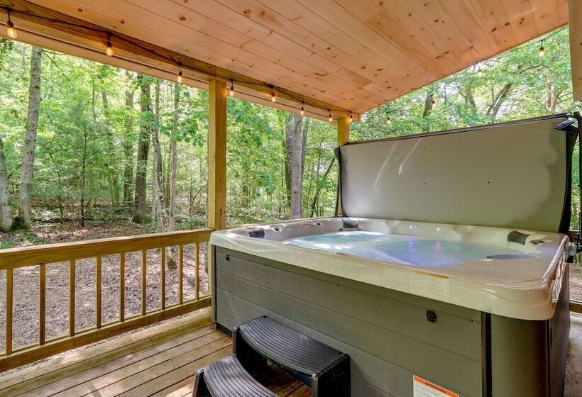 Pet Friendly Cabin W/ Hot Tub In Mineral Bluff!