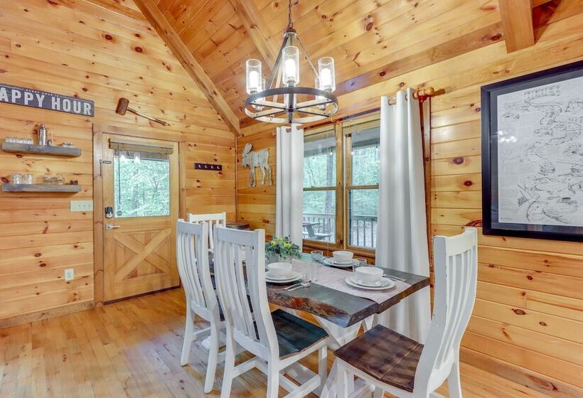 Pet Friendly Cabin W/ Hot Tub In Mineral Bluff!