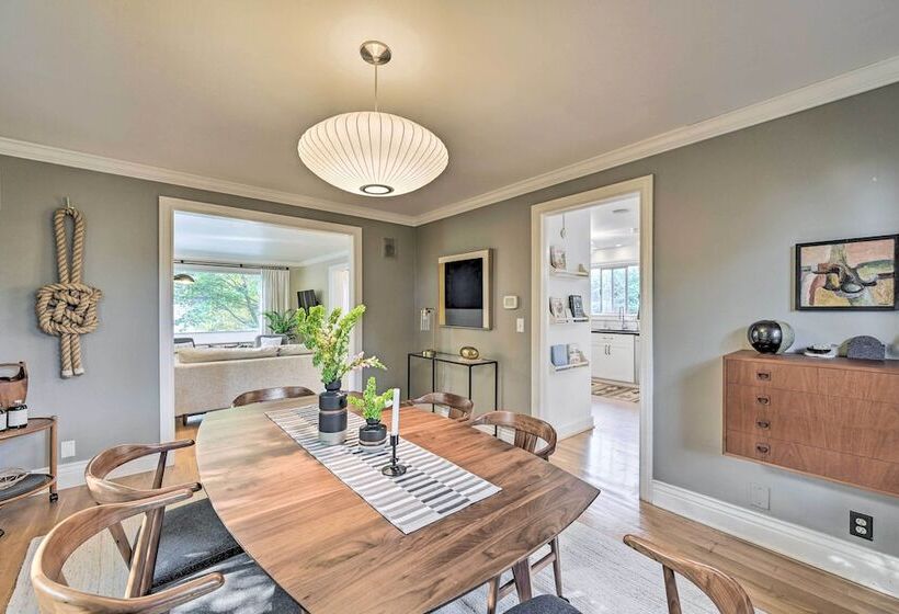 Stunning Queen Anne House W/ Private Patio!