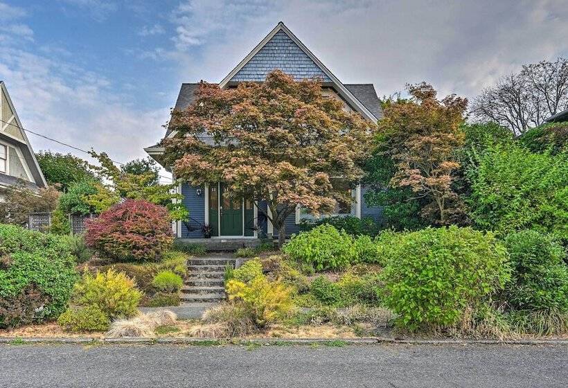 Stunning Queen Anne House W/ Private Patio!