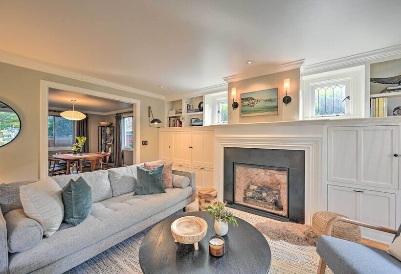 Stunning Queen Anne House W/ Private Patio!
