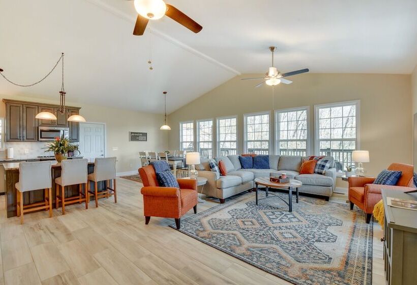 Stunning Rabun Gap Home W/ Deck & Mountain Views!