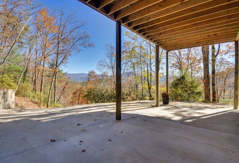 Stunning Rabun Gap Home W/ Deck & Mountain Views!