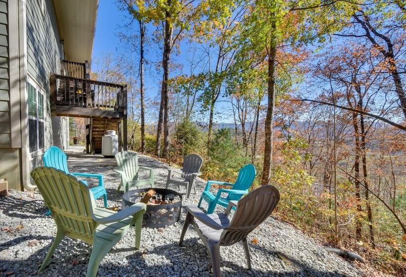 Stunning Rabun Gap Home W/ Deck & Mountain Views!