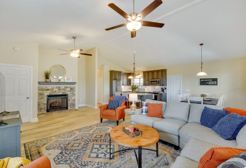Stunning Rabun Gap Home W/ Deck & Mountain Views!