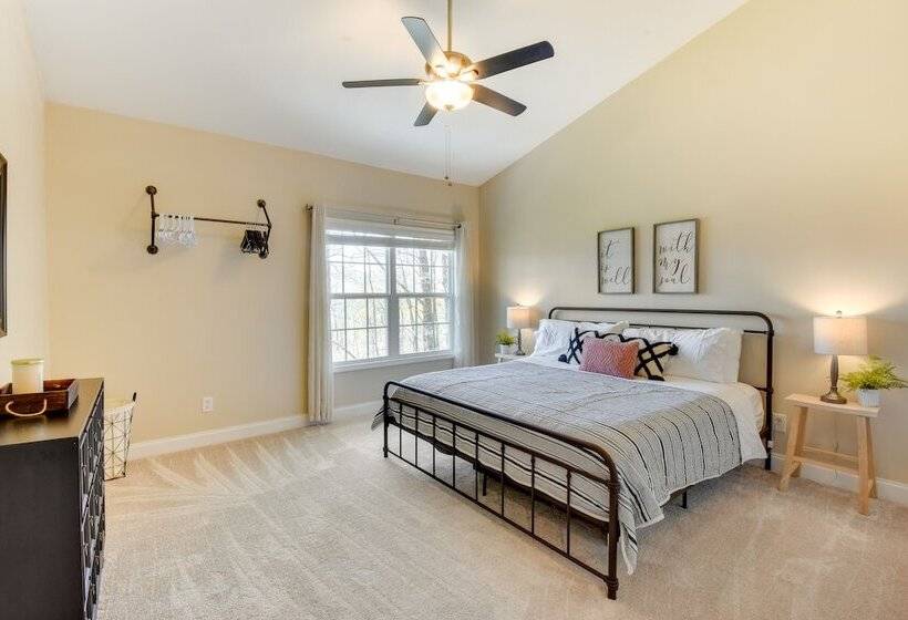 Stunning Rabun Gap Home W/ Deck & Mountain Views!