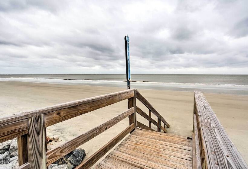 Stunning St Simons Island Home W/ Yard Near Beach!