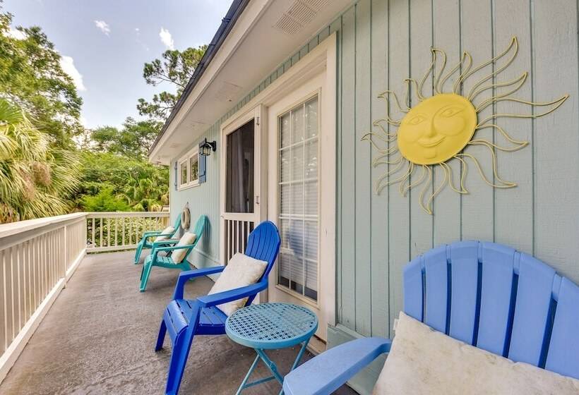 Stunning St Simons Island Home W/ Yard Near Beach!