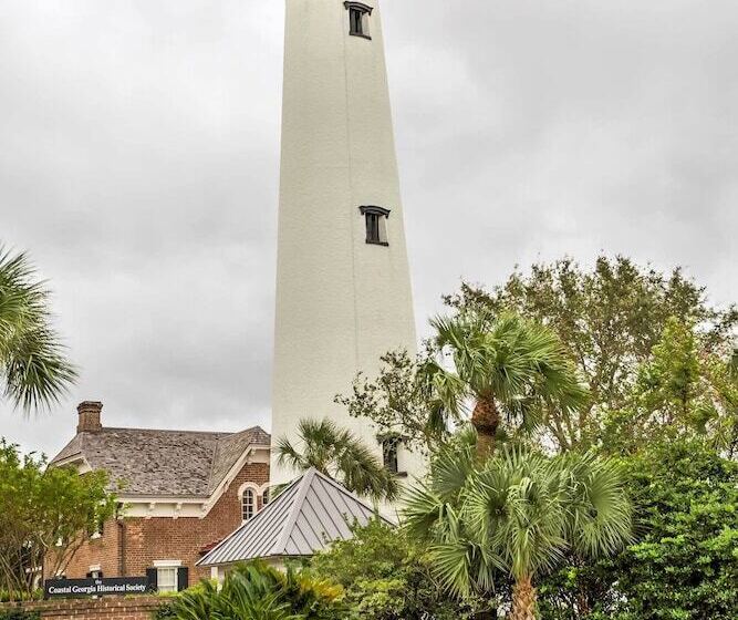 Stunning St Simons Island Home W/ Yard Near Beach!