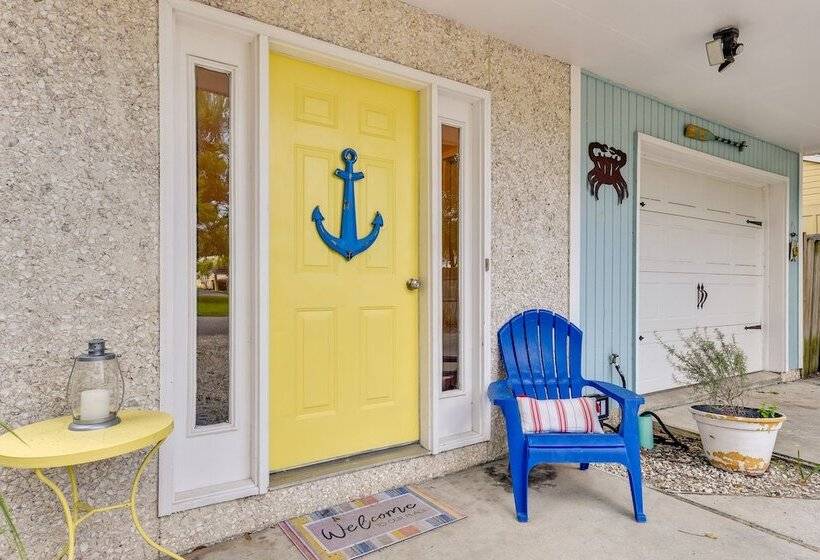 Stunning St Simons Island Home W/ Yard Near Beach!
