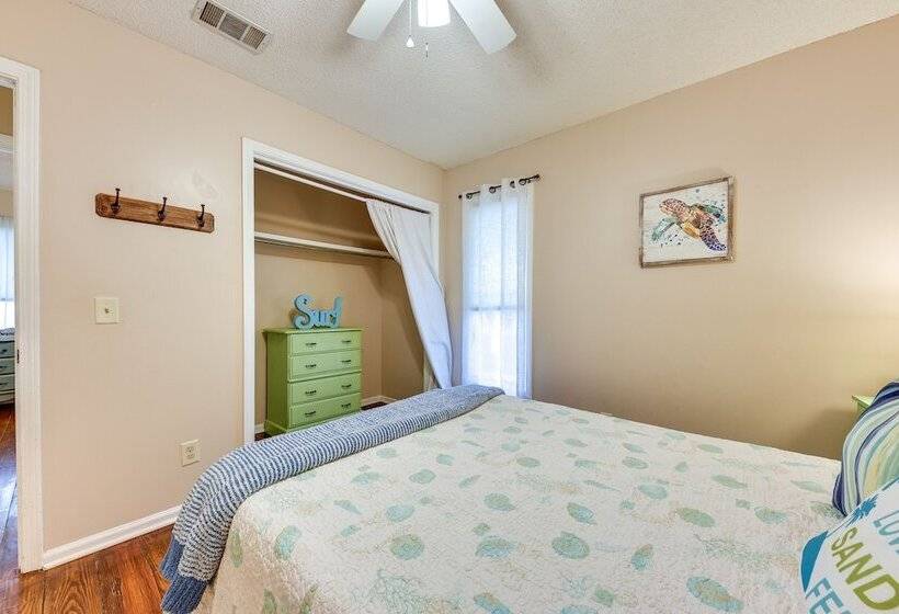 Stunning St Simons Island Home W/ Yard Near Beach!