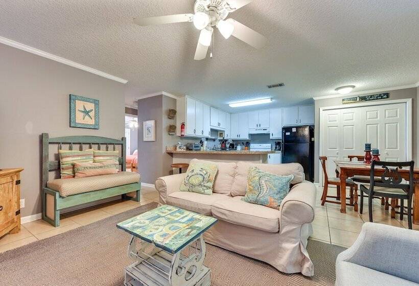 Stunning St Simons Island Home W/ Yard Near Beach!