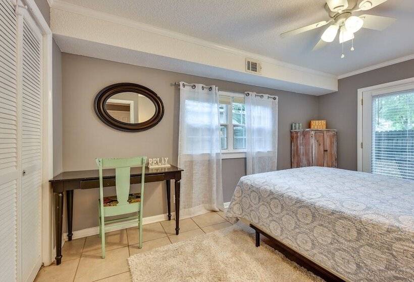 Stunning St Simons Island Home W/ Yard Near Beach!