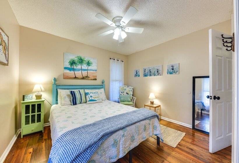 Stunning St Simons Island Home W/ Yard Near Beach!