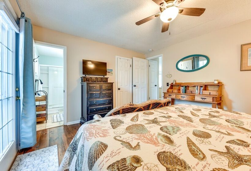 Stunning St Simons Island Home W/ Yard Near Beach!