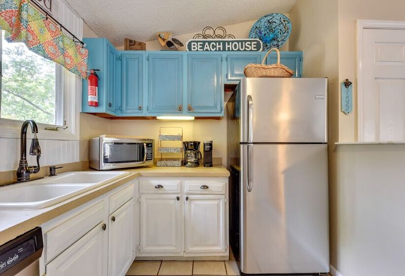 Stunning St Simons Island Home W/ Yard Near Beach!