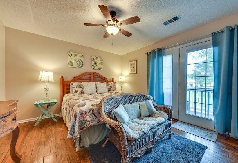 Stunning St Simons Island Home W/ Yard Near Beach!