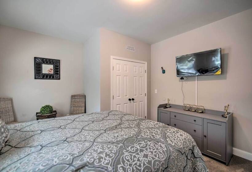 Stylish College Park Home W/ Private Garden!