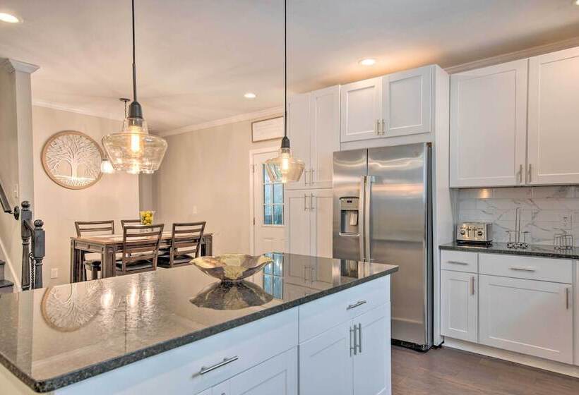 Stylish College Park Home W/ Private Garden!