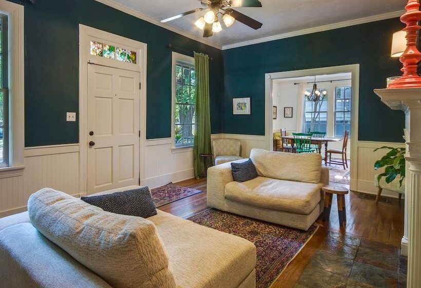 Stylish Jackson Home: Walk To Dining & Shops!