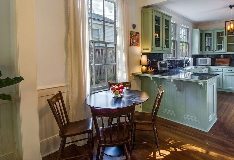 Stylish Jackson Home: Walk To Dining & Shops!