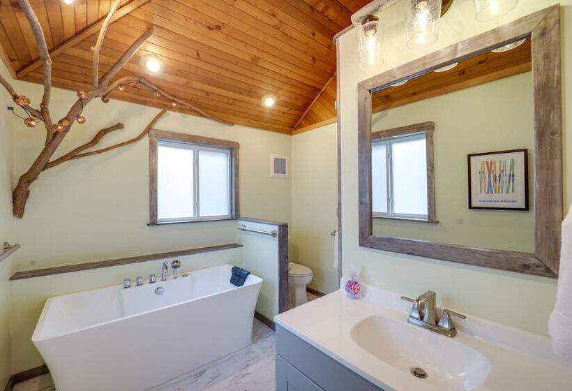 Sugar Mountain Chairlift View Home W/ Hot Tub!