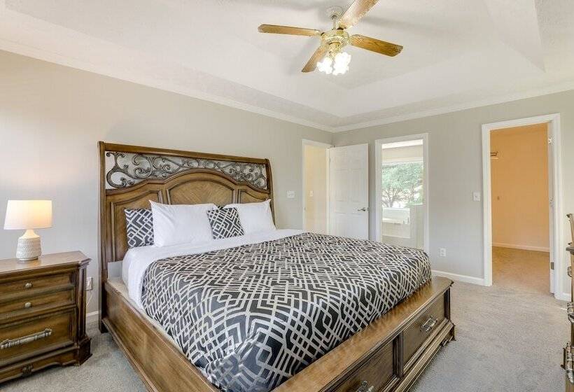 Sunny Lithonia Home ~ 7 Mi To Stone Mountain Park!