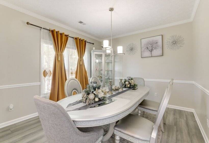 Sunny Lithonia Home ~ 7 Mi To Stone Mountain Park!