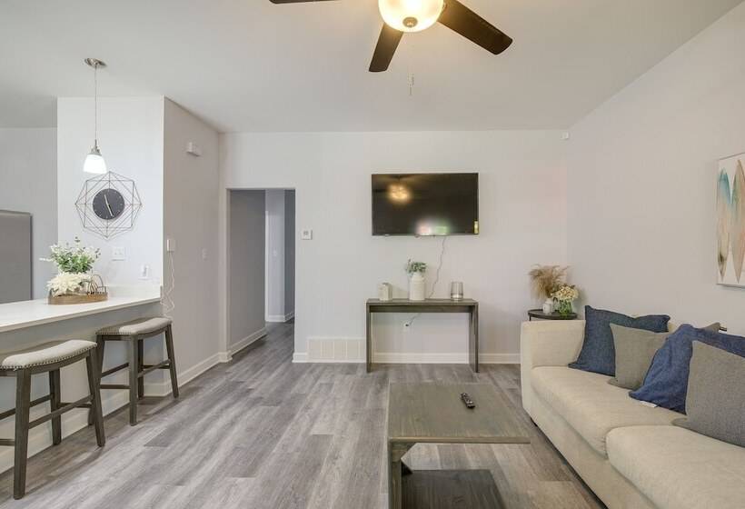 Sunny Memphis Home ~ 2 Mi To Beale Street!