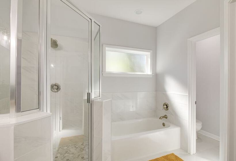 Sunny Memphis Home ~ 2 Mi To Beale Street!